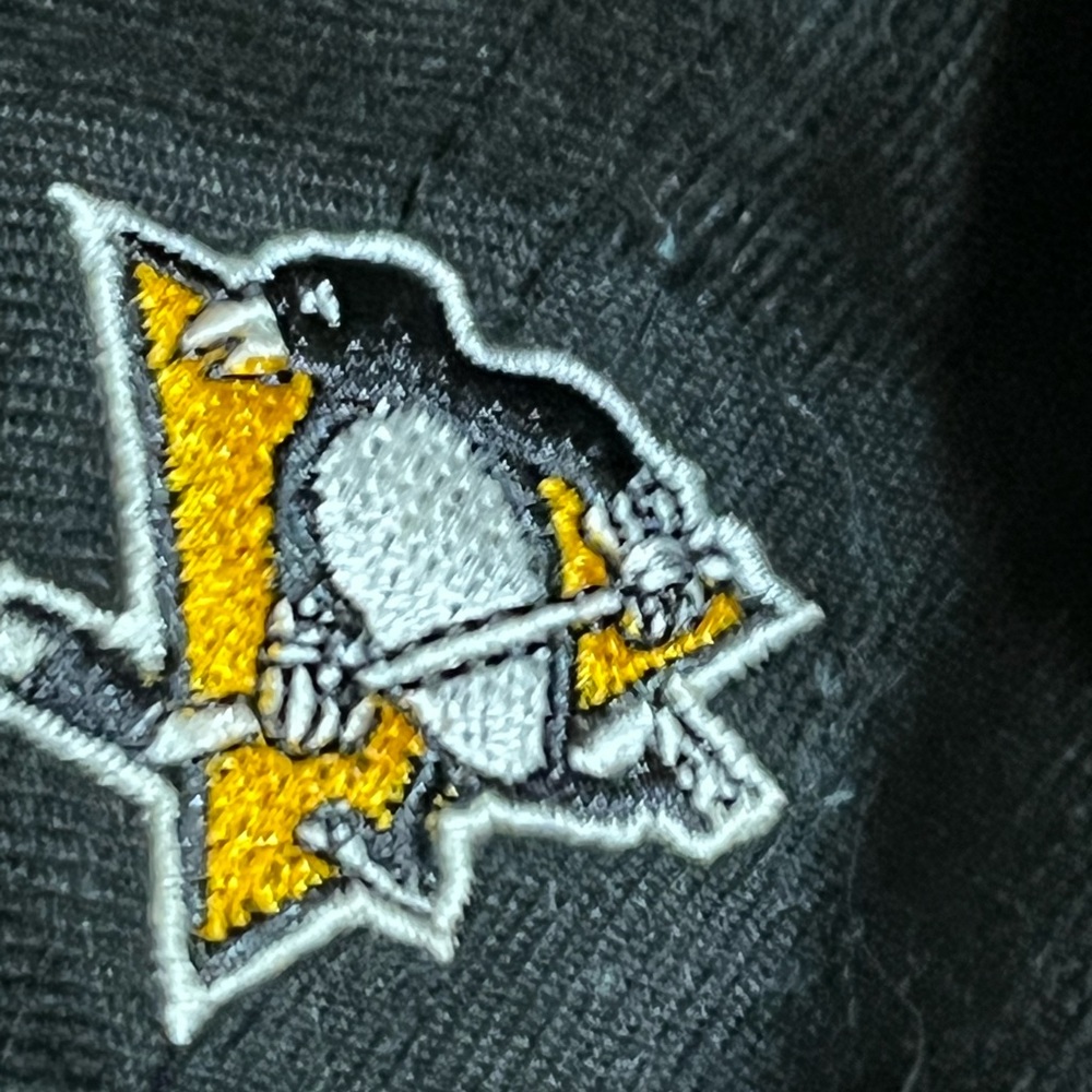 NHL penguins cap black with mascot emblem - Picture 3 of 8